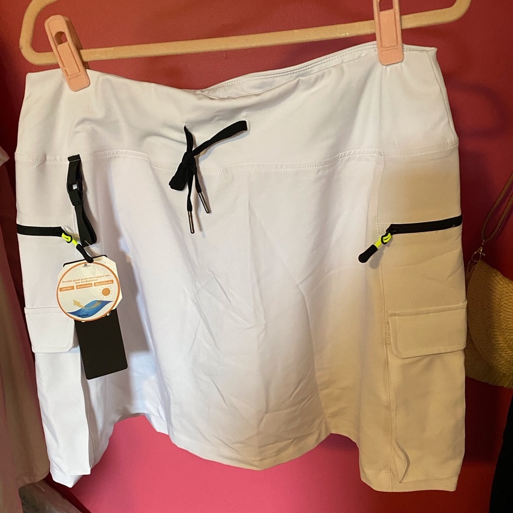 Mivei white sports skort. Size XL​